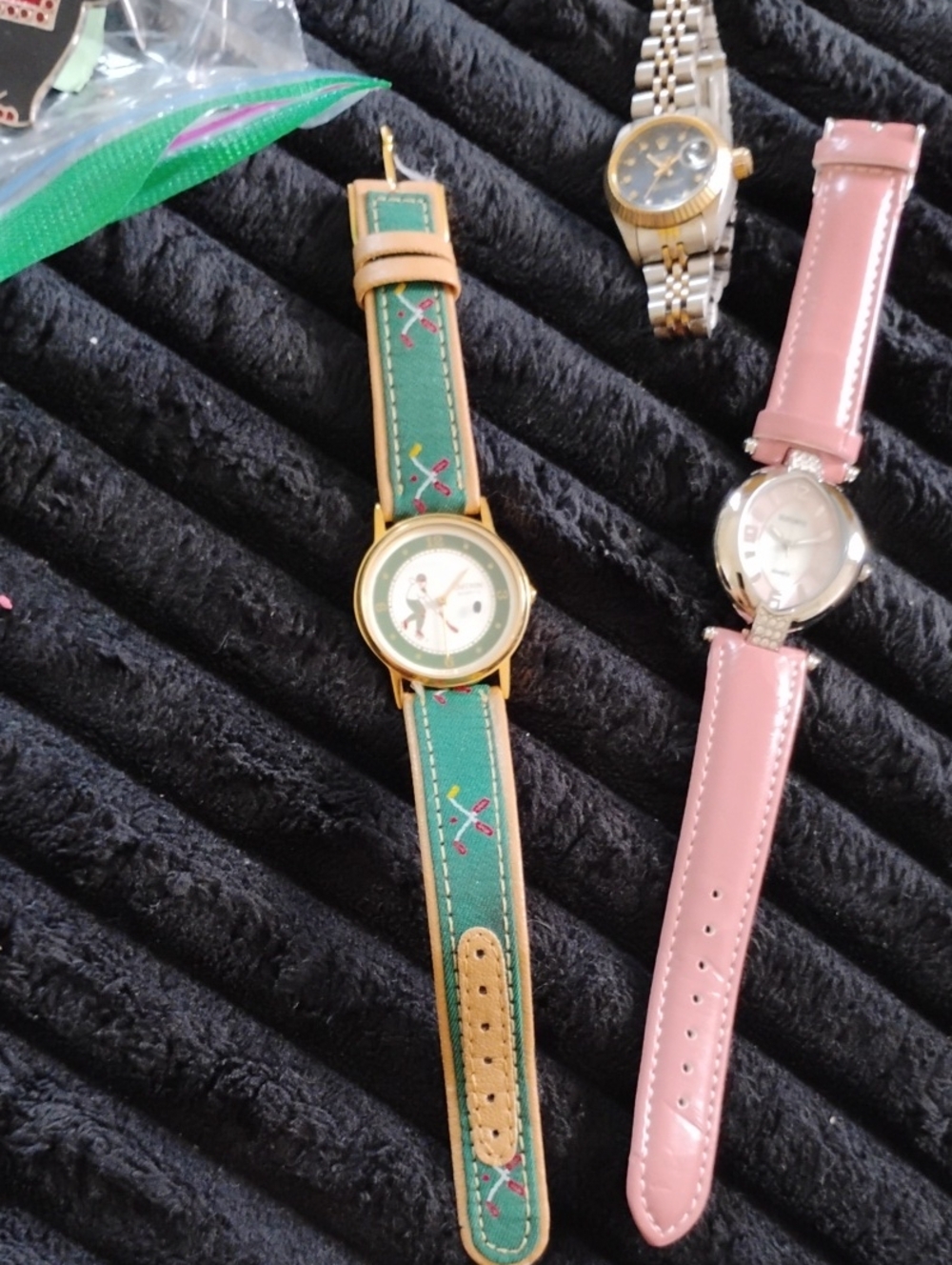 VINTAGE UNITRON HOCKEY THEMED WATCH NRMINT CONDITION